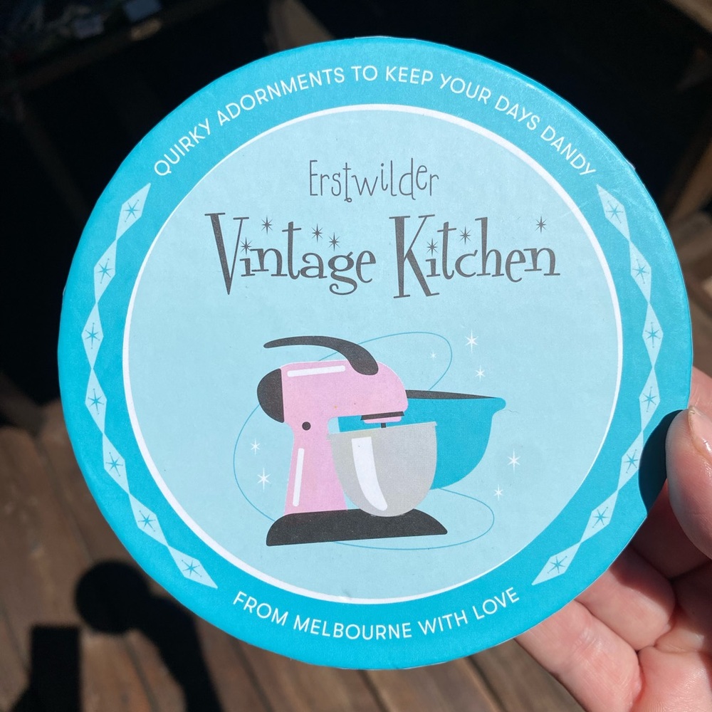 🥣 ERSTWILDER VINTAGE KITCHEN EARRINGS RETRO PYREX - Picture 4 of 4